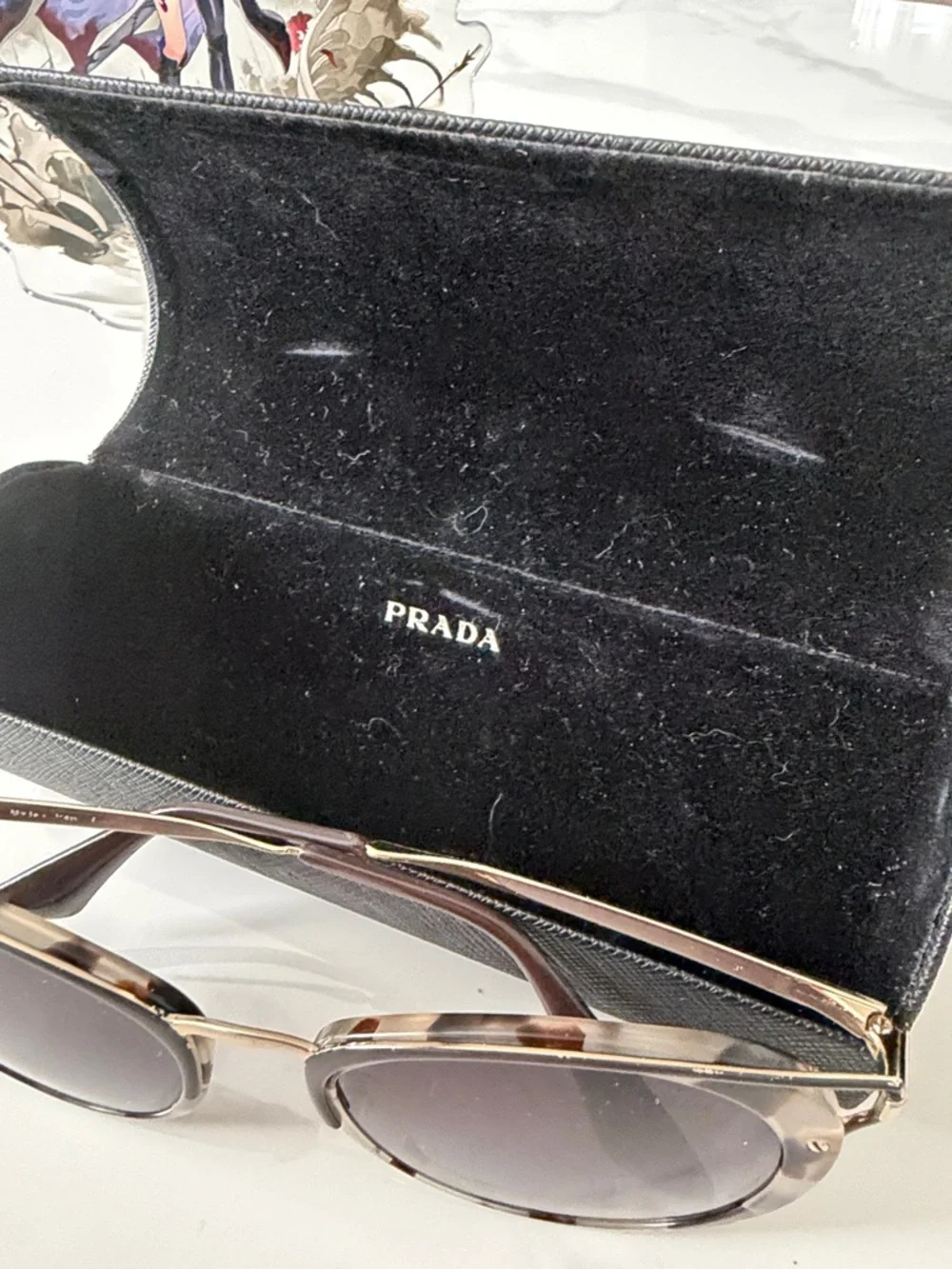 Authentic Prada Tortoiseshell Round Sunglasses Gold Accent Frame - Picture 5 of 15